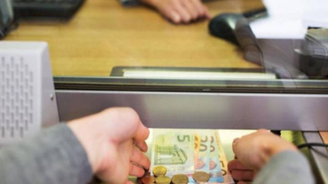 Τον πήγαν νεκρό στην τράπεζα για να κατεβάσουν… χρήματα από τον λογαριασμού του!