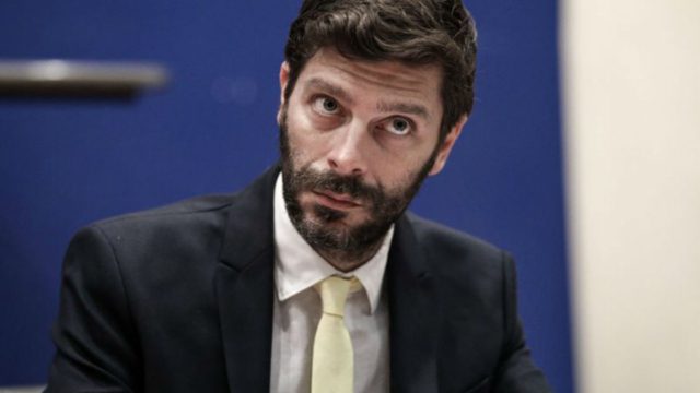 Νικόλας Γιατρομανωλάκης: Ο πρώτος ανοιχτά γκέι υπουργός της Ελλάδας