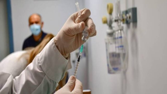 Ανατροπή στον εμβολιασμό: Στον “ύπνο” πιάστηκαν τα νοσοκομεία – Μετατρέπονται σε εμβολιαστικά κέντρα