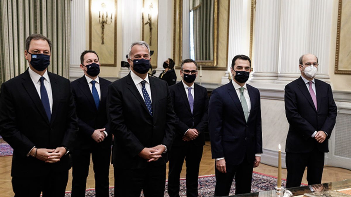 Ανασχηματισμός: Ορκίστηκαν οι νέοι υπουργοί της κυβέρνησης (Video)
