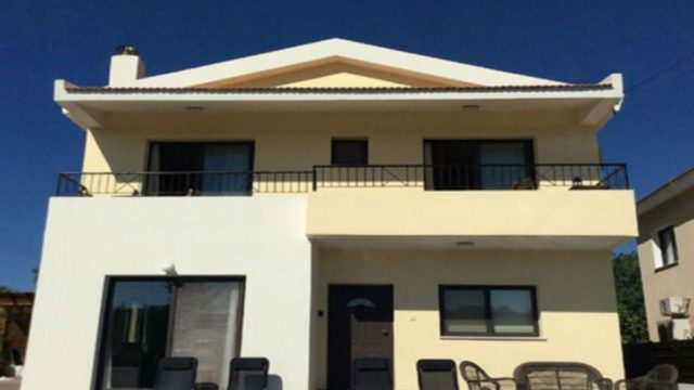Ζευγάρι Άγγλων στην Πάφο κληρώνει την πολυτελή έπαυλη του για 3€ και ο λόγος θα σας εκπλήξει! (photos)
