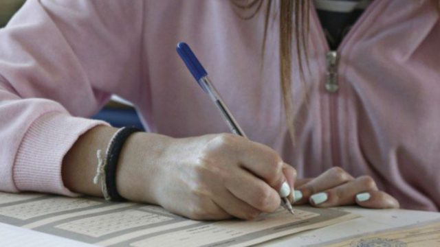 Πανελλαδικές εξετάσεις: Αλλαγές στην ύλη – Τι ανακοίνωσε το υπουργείο