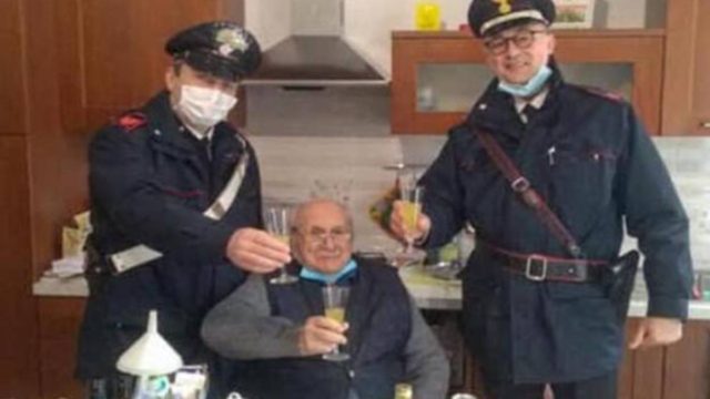 Παππούλης κάλεσε την Αστυνομία γιατί ένιωθε μόνος του!