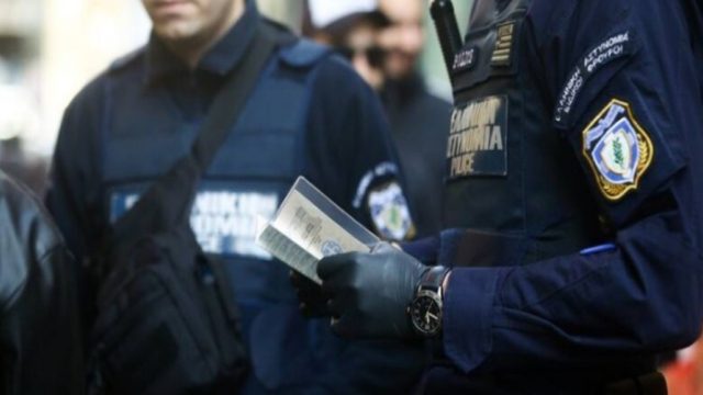 Πρωτοχρονιά: Μπαράζ προστίμων και συλλήψεων για παραβιάσεις των μέτρων κατά του κορωνοϊού