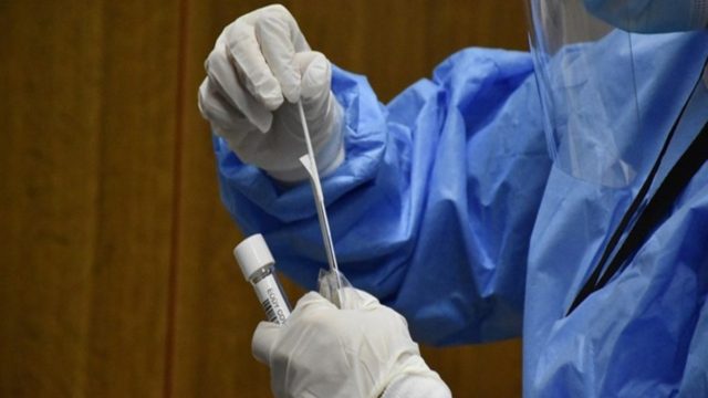 Κορωνοϊός – Καλαμαριά: Ουρές εκπαιδευτικών για να κάνουν rapid test