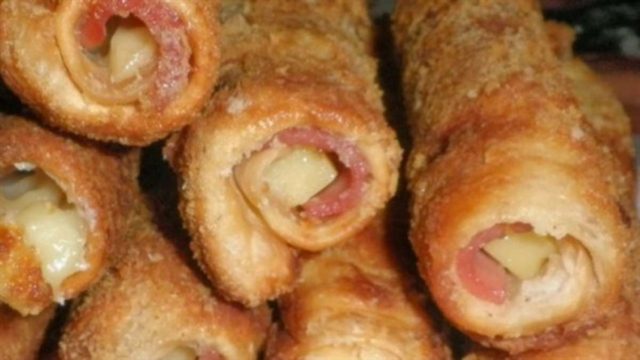 Tραγανά ρολά με ψωμί του τόστ ζαμπόν και τυρί