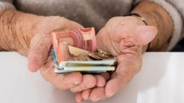 Συντάξεις: Αυξήσεις στις κύριες με αναδρομικά 17 μηνών – Ποιους αφορά