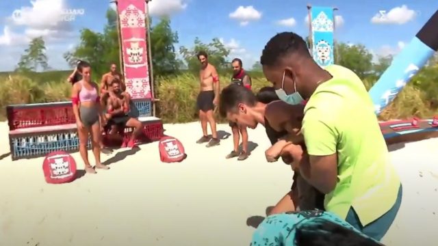 Εκτός Survivor η Σοφία – Εσπευσμένα με φορείο στο νοσοκομείο (video)