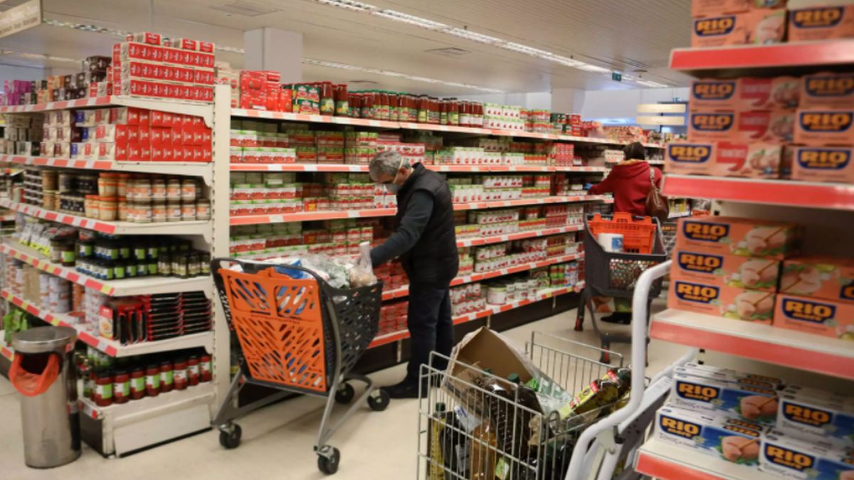 Τρόμος στα σούπερ μάρκετ Σκλαβενίτη