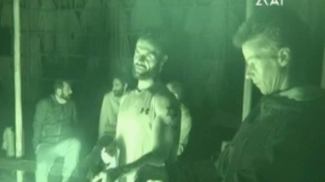 Survivor 4: Έξαλλοι οι «Κόκκινοι» με τους «Μπλε» – «Άκου τι λένε ρε φίλε…»