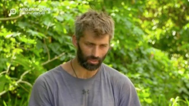 Survivor 4: «Κάρφωσε» τον Τριαντάφυλλο ο Παππάς – «Τον έχει κάνει πελάτη ο Καλίδης και για αυτό τον βρίζει»
