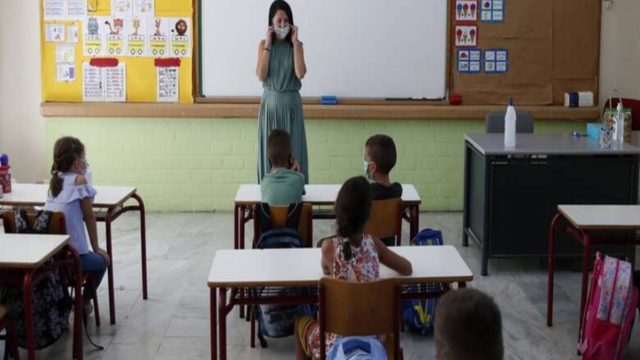 Σχολεία: “Κουδούνι” για δημοτικά και νηπιαγωγεία – Όλα τα μέτρα για την επιστροφή στα θρανία