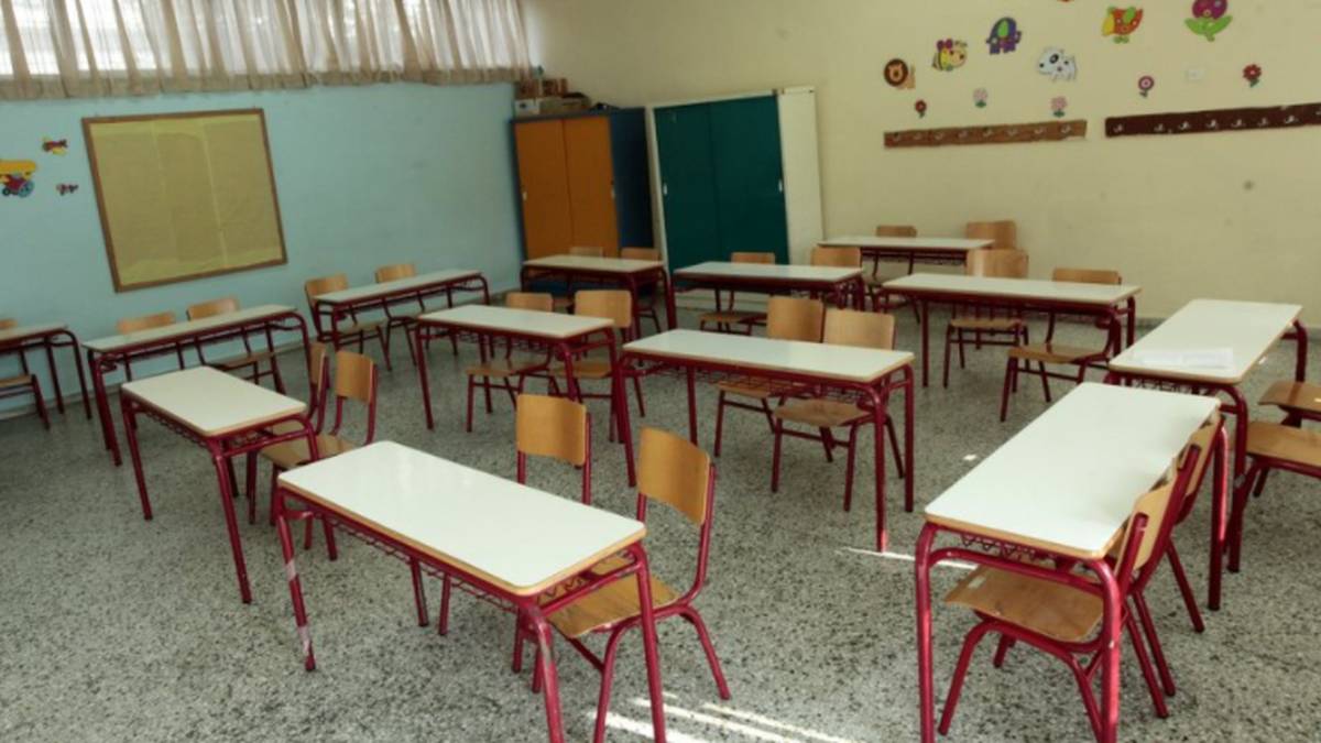 Δάσκαλος έκανε 10 φορές σ@ξ με 16χρονη σε ντουλάπα της τάξης