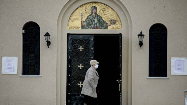 Διαφορετικά Θεοφάνεια με ανοιχτές εκκλησίες αλλά με περιορισμούς – Ποια μέτρα ισχύουν;