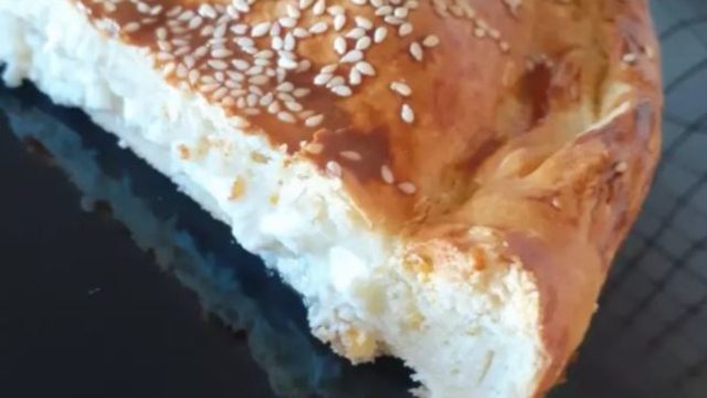 Τυρόπιτα με σπιτικό φύλλο κουρού