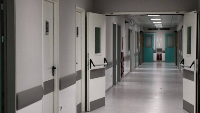Οικογενειακή τραγωδία: Μητέρα μίλησε για τελευταία φορά με τον σύζυγό της και το παιδί της πριν διασωληνωθεί