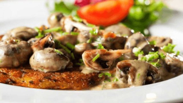 Μην το ξανακάνετε: Μεγάλος κίνδυνος αν ζεστάνετε πάλι αυτές τις 6+1 τροφές