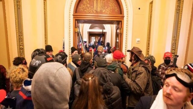 Εισβολή στο Καπιτώλιο: Ξεκίνησε τις έρευνες για την επίθεση το FBI – Ποιους έχει στο στόχαστρο