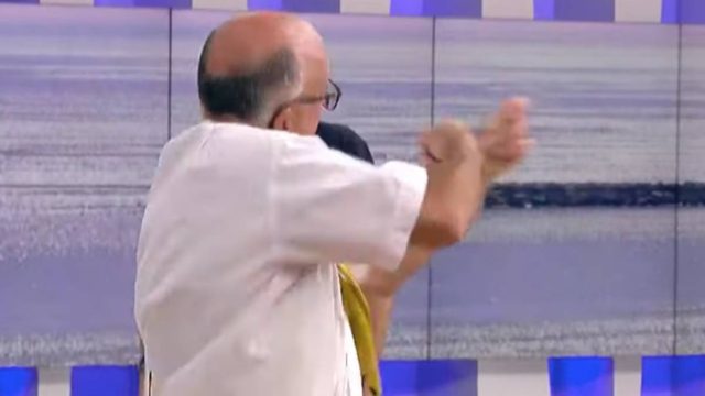 Δακρύσαμε: Το πιο επικό τσιφτετέλι της ιστορίας που έκανε τους πάντες στο πλατό να πέσουν κάτω από τα γέλια