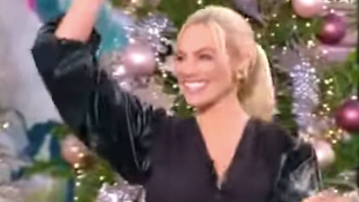 Και… πώς να μην πέσει ο Αργυρός: Το τσιφτετέλι της Ιωάννας Μαλέσκου που «έριξε» το διαδίκτυο