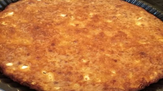 Εύκολη τυρόπιτα με μπαγιάτικο ψωμί και μυζήθρα χωρίς φύλλο!