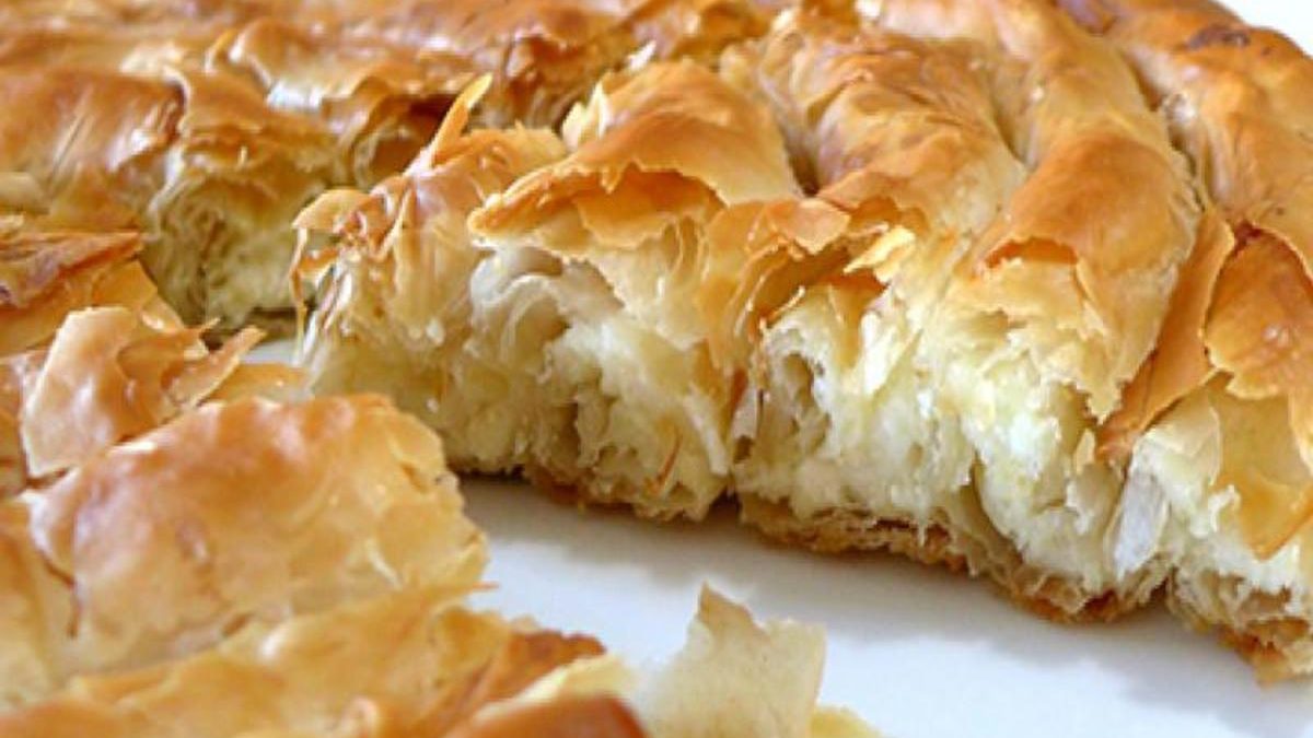 Πανεύκολη τυρόπιτα με 2 κινήσεις έτοιμη σε 10΄ για το φούρνο