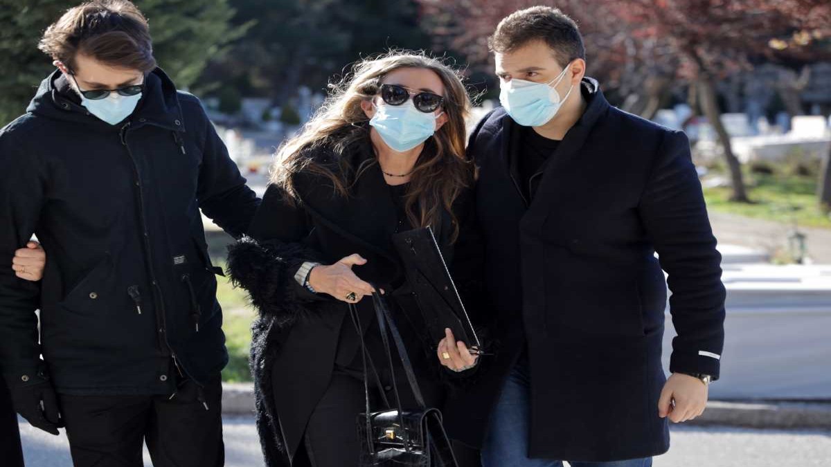 Σήφης Βαλυράκης: Σπαραγμός και θλίψη στο “τελευταίο αντίο” του πρώην υπουργού