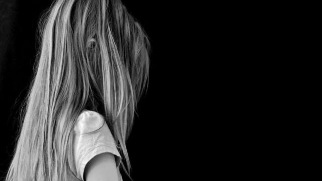 «Έπιασε το κορίτσι, το γύμνωσε και προέβη εναντίον του σε…» – Νέα στοιχεία για την απόπειρα βιασμού 4χρονης (Video)