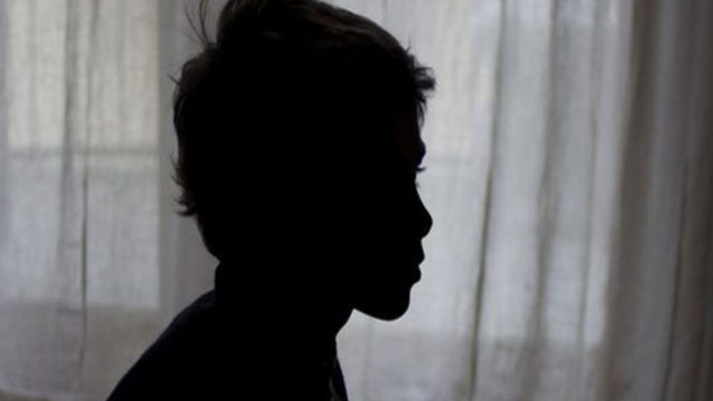 Φρίκη: Δασκάλα κατηγορείται ότι βίασε ανήλικο μαθητή της – Τι του έστελνε στο κινητό του