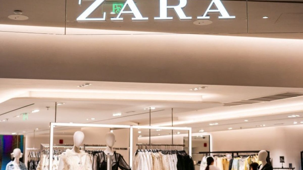 ZARA: Φούτερ από συνθετική γούνα σε τιμή έκπληξη – Το τέλειο κομμάτι της σεζόν