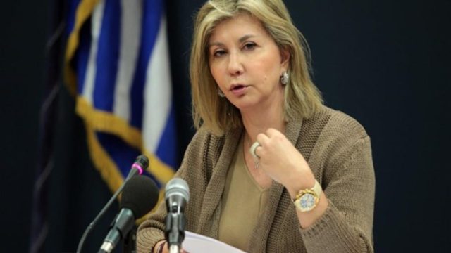Σοφία Μπεκατώρου: “Ύψωσε” την φωνή της η υφυπουργός Παιδείας –  «Η σωστή ερώτηση είναι “γιατί το έζησε, τότε”»
