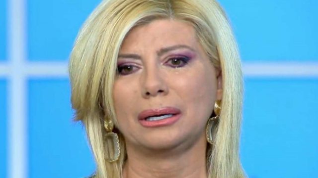 Λύγισε η Ζήνα Κουτσελίνη: “Νόμιζα ότι η μητέρα μου δεν με αγαπάει”