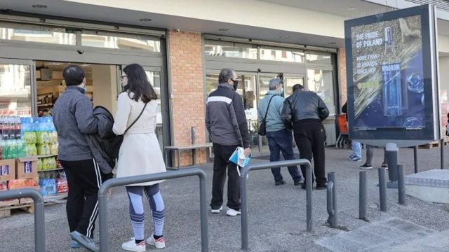 Η πιθανή νέα ώρα στην απαγόρευση κυκλοφορίας φέρνει ανατροπές σε σούπερ μάρκετ και μαγαζιά