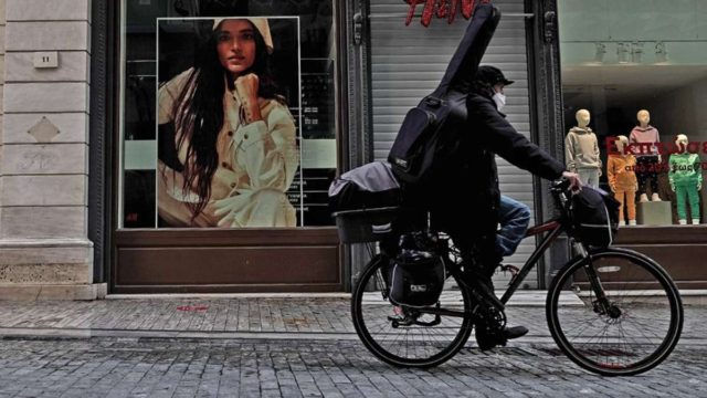 Κορωνοϊός: Πάνω από 1500 κρούσματα αναμένεται να ανακοινωθούν σήμερα – Δεν θα ανοίξει η αγορά τη Δευτέρα