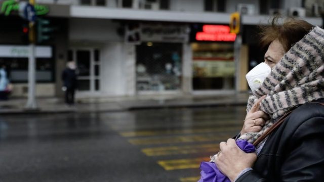 “Βόμβα” για τον κορωνοϊό: “Στο τραπέζι βρίσκεται ένα καθολικό lockdown”