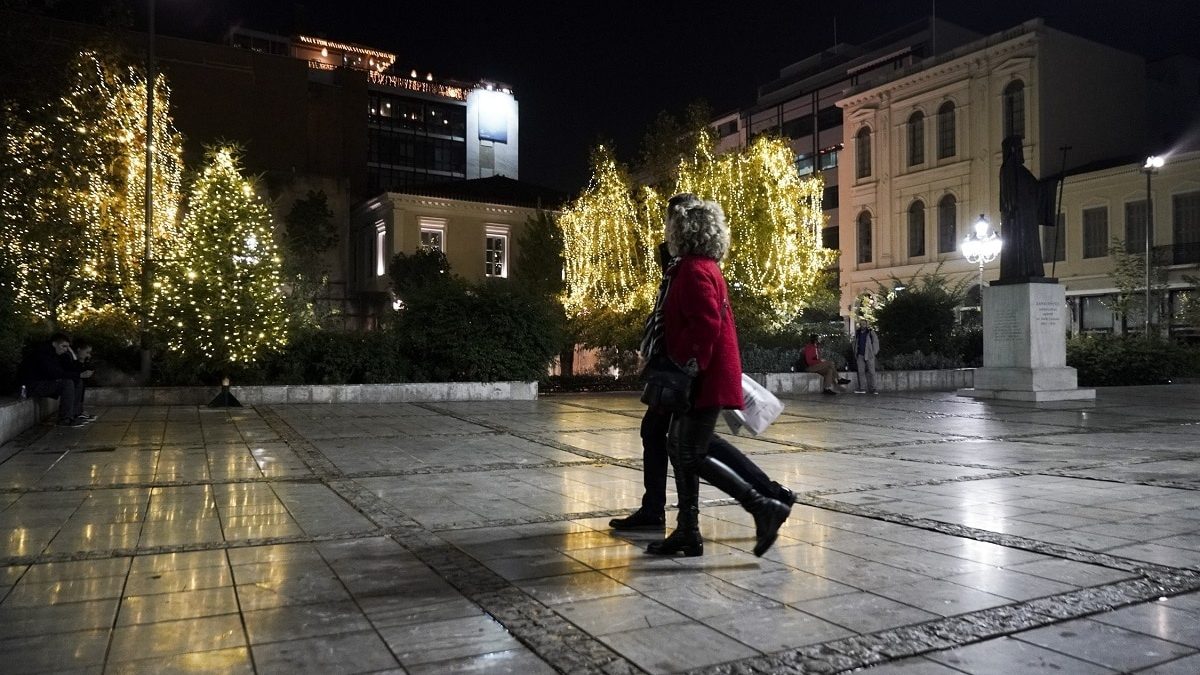 Ο κύβος ερρίφθη: Τι ανακοινώνει αύριο η κυβέρνηση πριν το γενικό lockdown