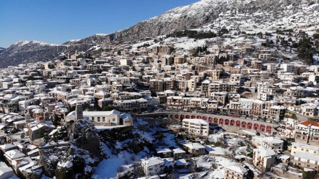 Πώς πήραν το όνομά τους τα πιο γνωστά ελληνικά χωριά – Τι σημαίνει “Αράχωβα”