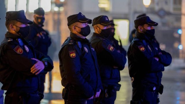Συναγερμός στην Ισπανία: Ζωντανός βρέθηκε ένας μετανάστης μέσα σε σάκο με τοξικά απόβλητα