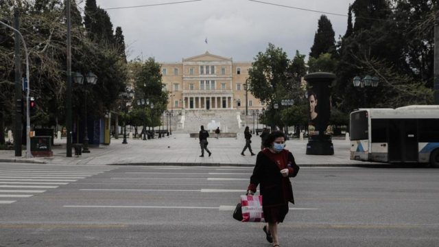 Lockdown: Οριστική η απαγόρευση κυκλοφορίας από τις 6 το απόγευμα – Τι θα γίνει με καταστήματα και σχολεία