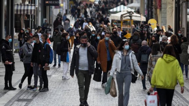 “Βόμβα” για τον κορωνοϊό: Επιδεινώνεται και άλλο η πανδημία – Στην Αττική χτυπάει το τρίτο κύμα