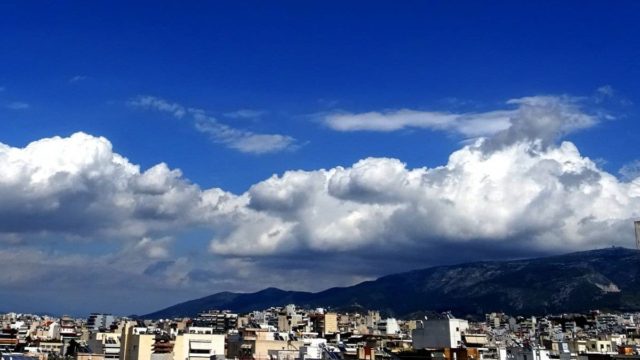 Καιρός σήμερα: Σε υψηλά επίπεδα η θερμοκρασία – Πού θα βρέξει;