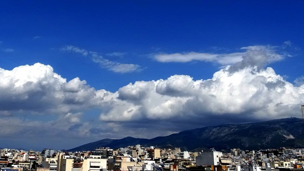 Καιρός σήμερα: Σε υψηλά επίπεδα η θερμοκρασία – Πού θα βρέξει;