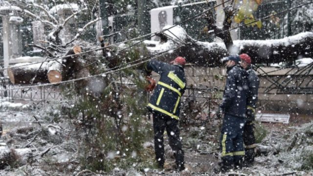 ΔΕΗ: Μέχρι το απόγευμα θα αποκατασταθεί το μεγαλύτερο μέρος ζημιών