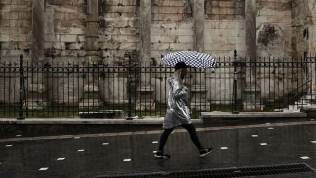 Καιρός σήμερα: Βροχές και σποραδικές καταιγίδες – Πού αναμένονται έντονα φαινόμενα;
