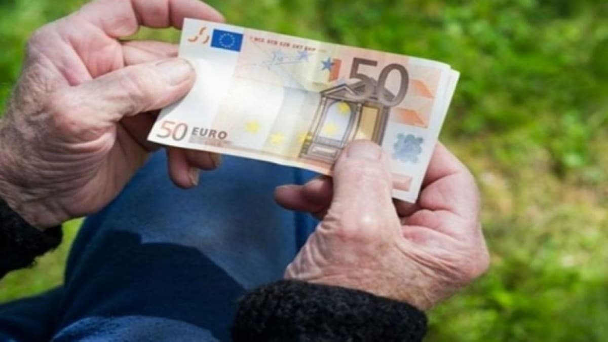Προσωρινή σύνταξη από 360-384 ευρώ για τις εκκρεμείς (Video)