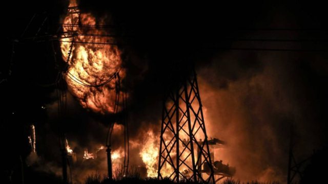Συναγερμός στην Αττική: Έκρηξη σε μετασχηματιστή της ΔΕΗ και διακοπή ρεύματος στα Βόρεια προάστια