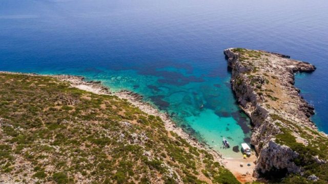 Το “άγνωστο” ελληνικό νησί που μοιάζει με… κροκόδειλο!