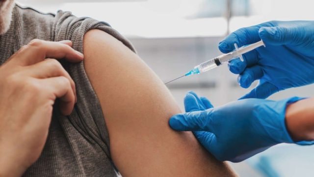 Ανατροπή: Άλλαξε η σειρά στον εμβολιασμό