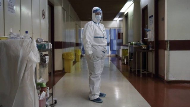 Κορωνοϊός: “Εκρηξη” στα κρούσματα – Ασφυκτική η πίεση στο Σύστημα Υγείας