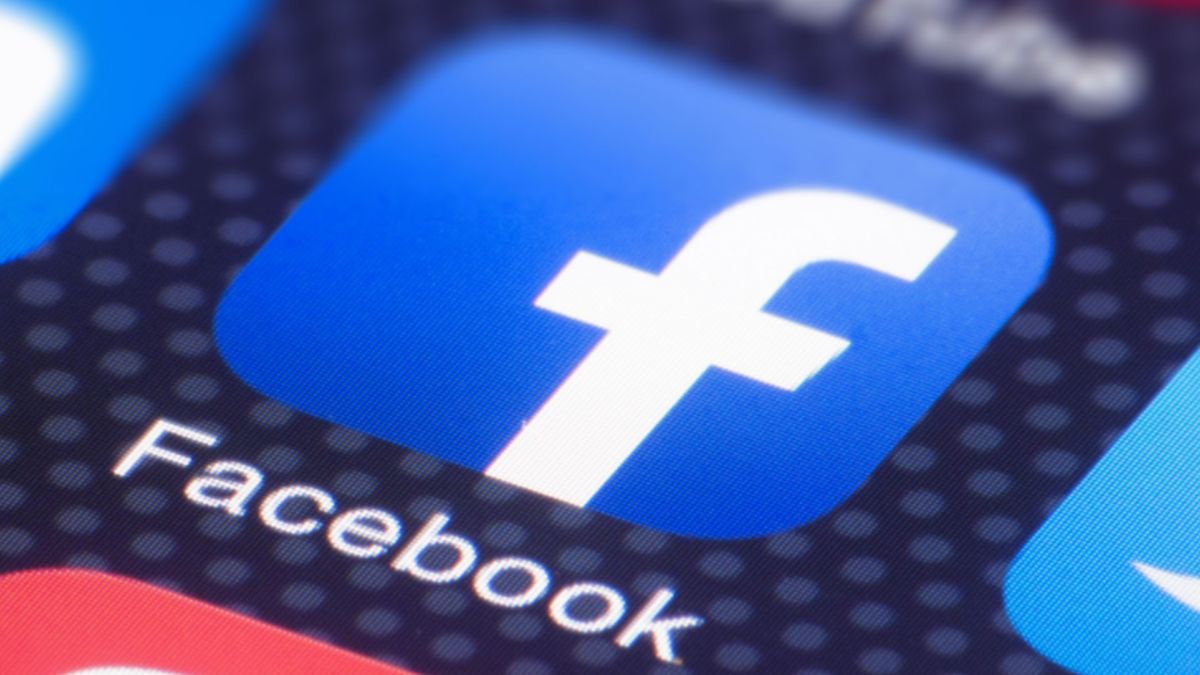 «Έπεσε» το Facebook